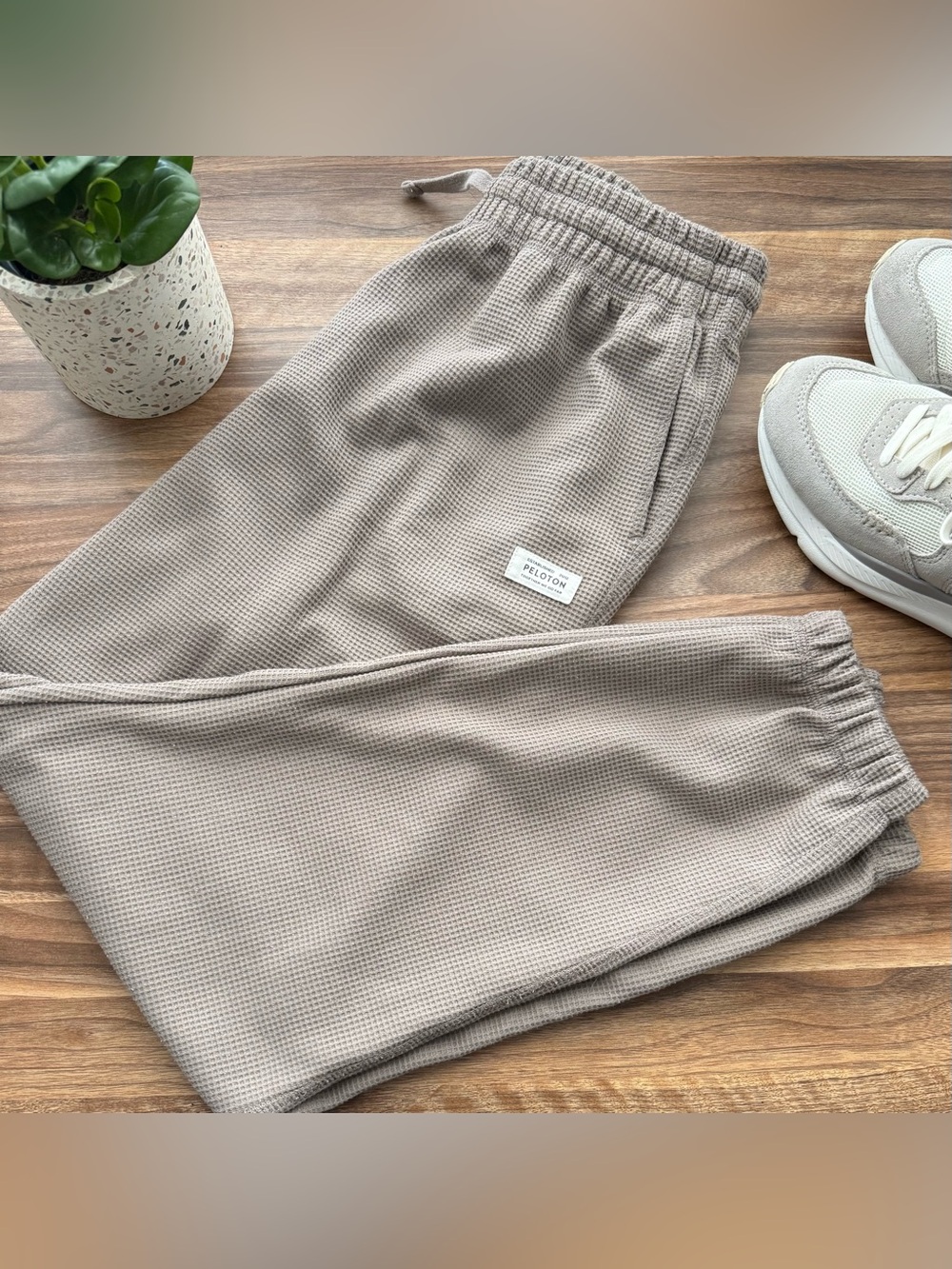 Peloton Women’s Waffle Knit Warm Gray Sweats Joggers with Pockets M